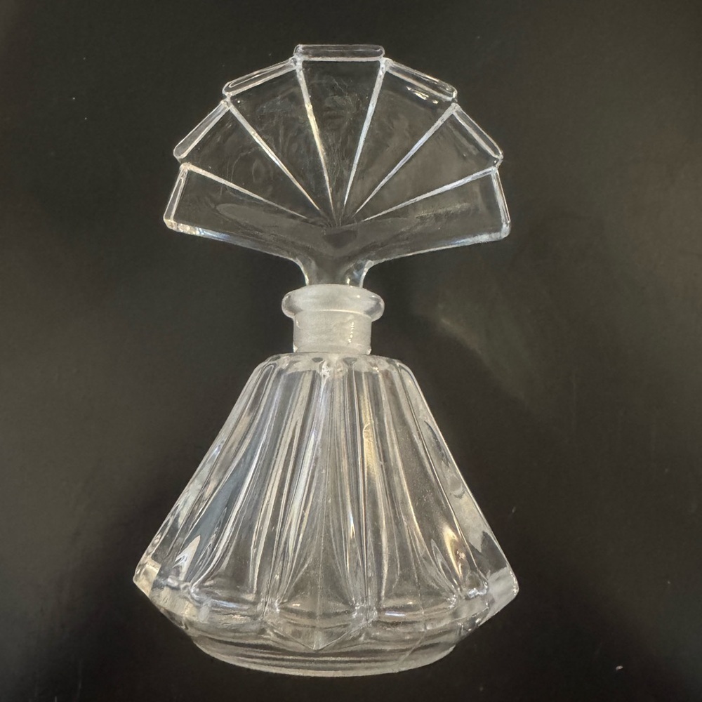 Elegant Clear Glass Perfume Bottle